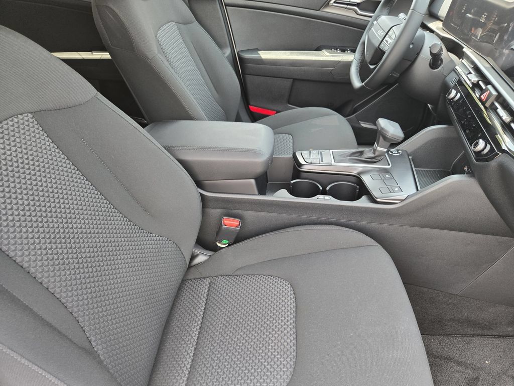 New 2026 Kia Sportage LX w/ LX Convenience Package FWD image 10