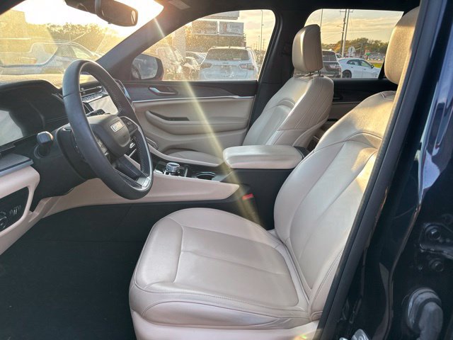 Used 2024 Jeep Grand Cherokee Limited AWD/4WD image 10