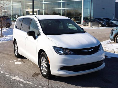 Used 2024 Chrysler Voyager LX image 2