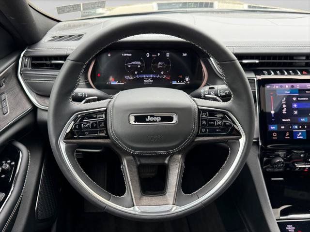 Certified 2023 Jeep Grand Cherokee Overland w/ Luxury Tech Group IV AWD/4WD image 12