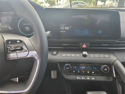 New 2025 Hyundai Elantra SEL image 12