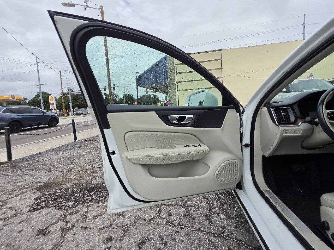 Used 2021 Volvo S60 T5 Momentum w/ Premium Package FWD image 8