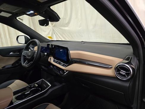 Used 2025 Chevrolet Equinox ACTIV w/ Safety and Technology Package AWD/4WD image 39