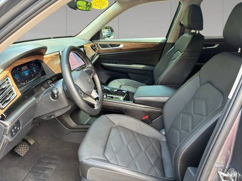 Used 2025 Volkswagen Atlas SE AWD/4WD image 10