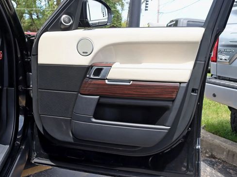 Used 2017 Land Rover Range Rover HSE image 35