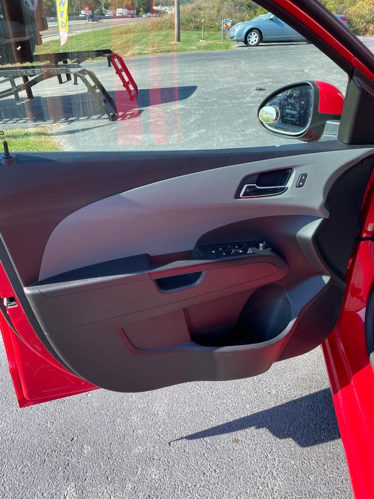 Used 2015 Chevrolet Sonic LTZ FWD image 10