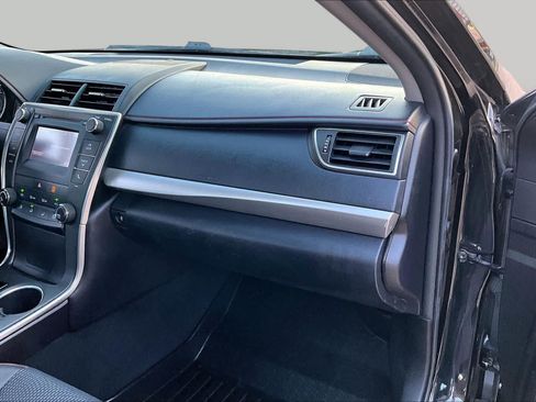 Used 2017 Toyota Camry SE FWD image 17