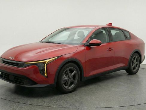 Used 2025 Kia K4 LXS image 3