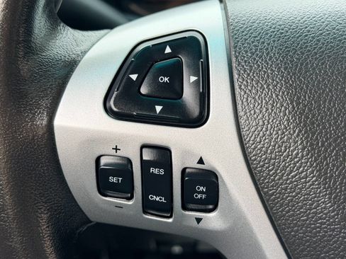 Used 2015 Ford Explorer XLT w/ Equipment Group 202A AWD/4WD image 32