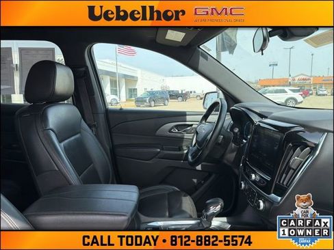 Used 2023 Chevrolet Traverse LT image 2