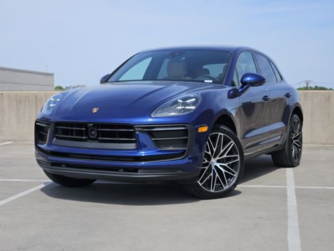 Certified 2025 Porsche Macan image 1