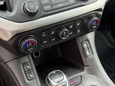 Used 2017 GMC Acadia SLT image 22