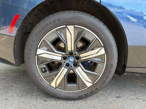 Used 2024 BMW iX xDrive50 w/ Sport Package AWD/4WD image 15