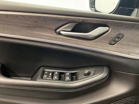 Used 2024 Jeep Grand Cherokee L Limited w/ Luxury Tech Group II image 24