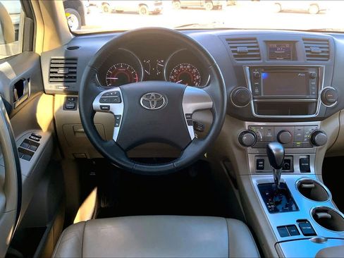 Used 2013 Toyota Highlander SE image 6