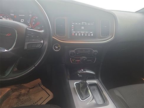Used 2022 Dodge Charger SXT w/ Driver Convenience Group image 11