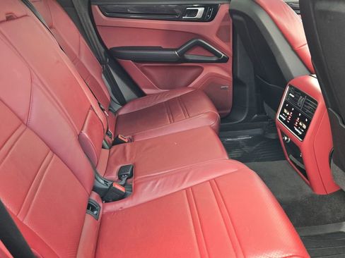 Used 2020 Porsche Cayenne S image 15
