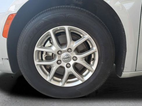 Used 2023 Chrysler Pacifica Touring-L FWD image 28
