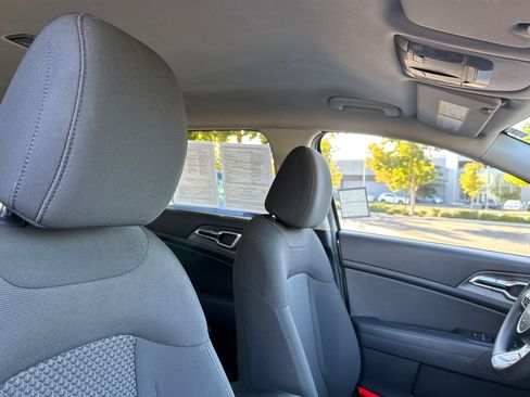Used 2023 Kia Sportage LX image 19