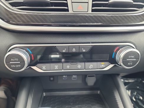 New 2026 Nissan Altima 2.5 SR w/ SR Premium Package FWD image 16