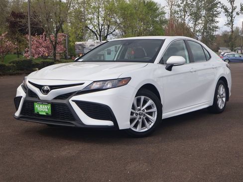Used 2024 Toyota Camry SE FWD image 1