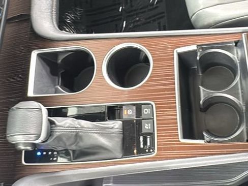 Used 2024 Toyota Sienna XLE image 31