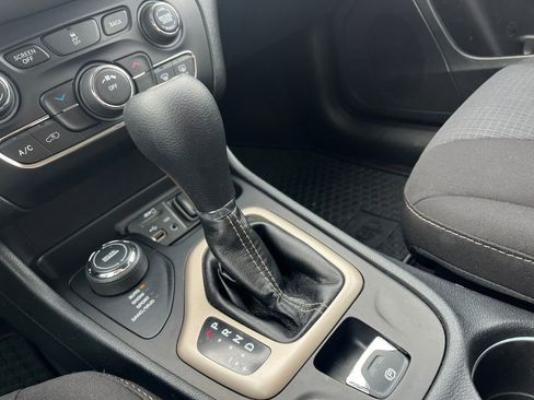 Used 2016 Jeep Cherokee Latitude w/ Safety/Convenience Group image 26