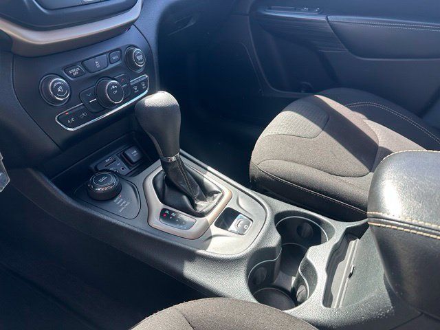 Used 2016 Jeep Cherokee Latitude AWD/4WD image 25