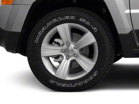 Used 2013 Jeep Patriot Latitude w/ Sun/Sound Group image 13