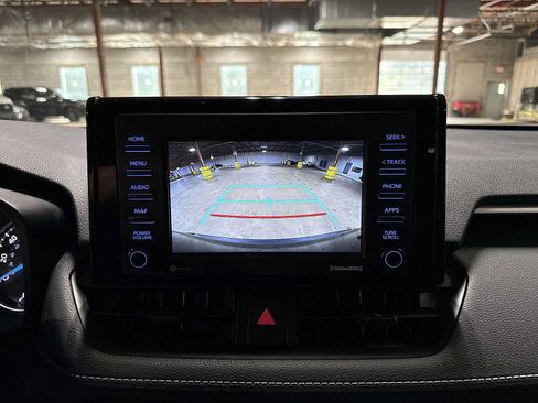 Used 2022 Toyota RAV4 LE AWD/4WD image 23