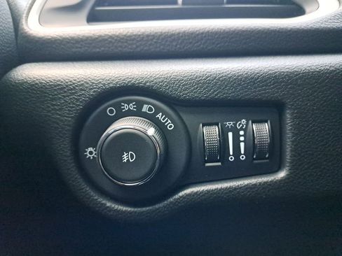 New 2026 Chrysler Pacifica Select image 26