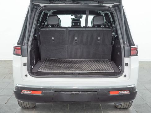 Used 2024 Jeep Wagoneer L Series II w/ Flexible Seating Group RWD image 15