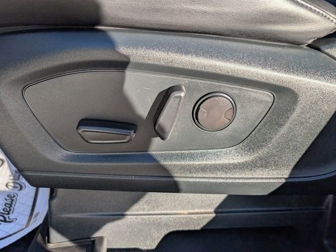 Used 2022 Ford Explorer Platinum w/ Technology Package image 18