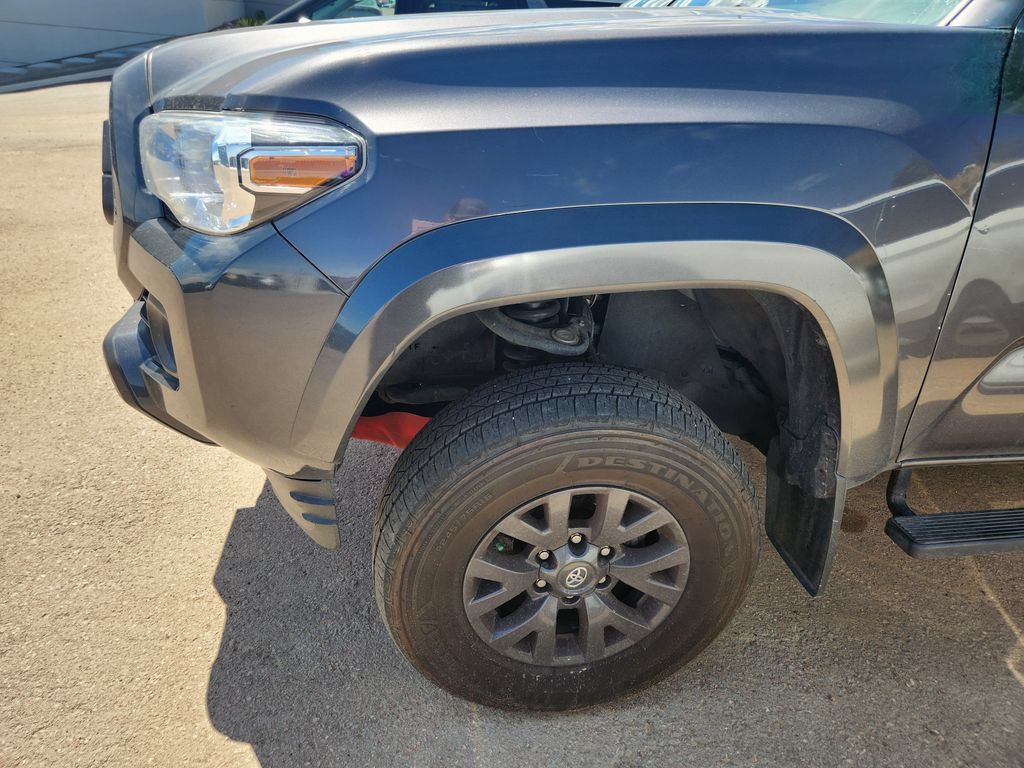 Used 2022 Toyota Tacoma SR5 AWD/4WD image 21