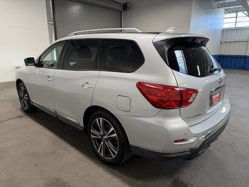 Used 2020 Nissan Pathfinder Platinum image 5