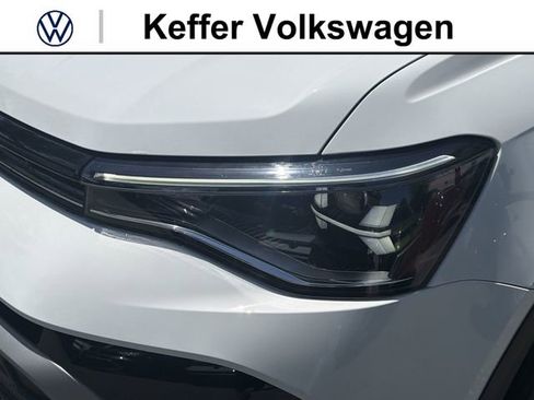 New 2026 Volkswagen Taos SE AWD/4WD image 9