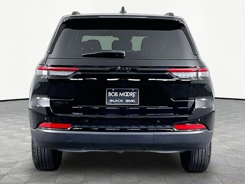 Used 2025 Jeep Grand Cherokee Altitude AWD/4WD image 5