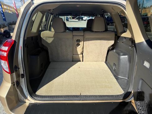 Used 2012 Toyota RAV4 FWD image 9