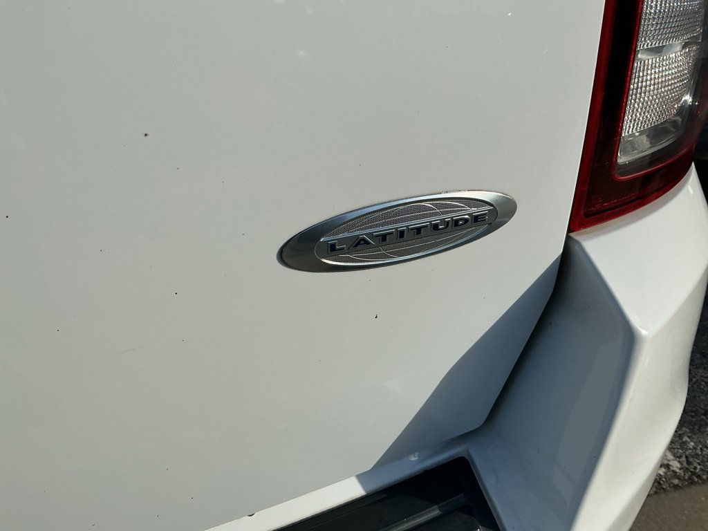 Used 2016 Jeep Compass Latitude FWD image 9