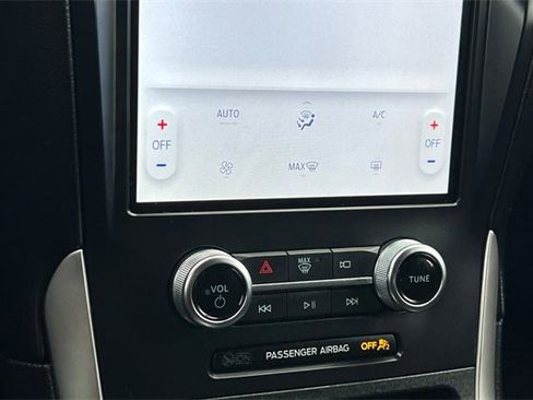 Used 2024 Ford Edge SE w/ Black Appearance Package image 26