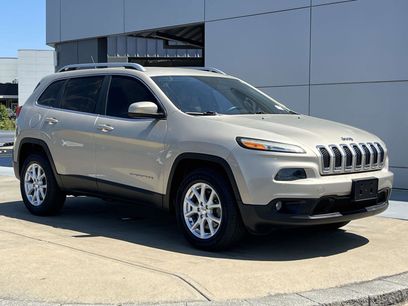 Used 2014 Jeep Cherokee Latitude w/ Comfort/Convenience Group