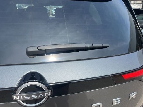 Used 2024 Nissan Pathfinder SL image 32