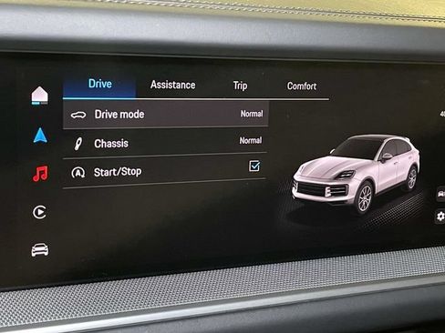 Certified 2025 Porsche Cayenne Coupe AWD/4WD image 32