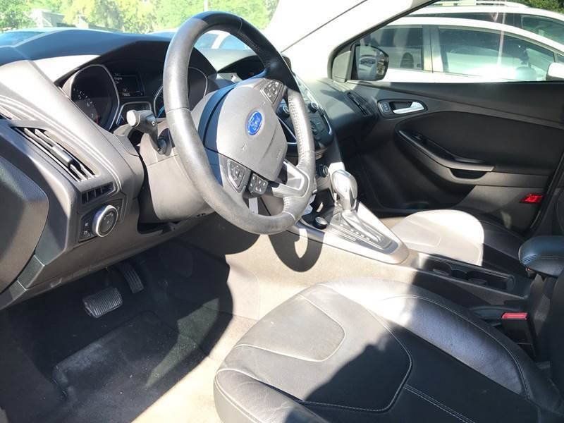 Used 2016 Ford Focus SE w/ Equipment Group 201A FWD image 15