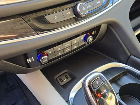 Used 2019 Buick Enclave Essence image 15