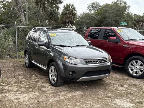 Used 2009 Mitsubishi Outlander XLS image 2