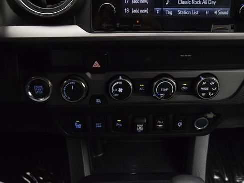 Used 2019 Toyota Tacoma TRD Sport w/ Technology Package AWD/4WD image 25