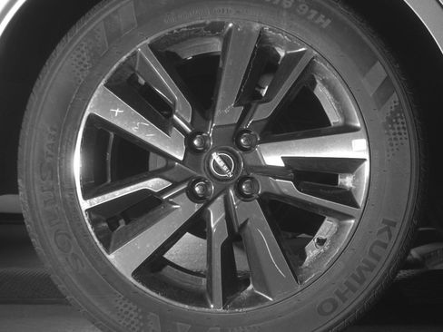 Used 2025 Nissan Versa SV FWD image 15