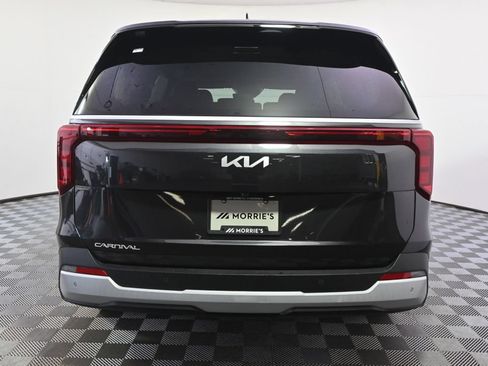 Used 2026 Kia Carnival FWD image 5