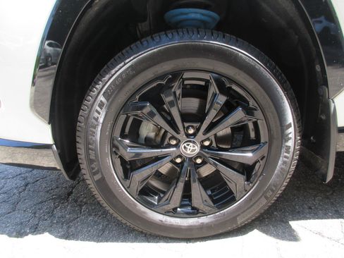 Used 2022 Toyota RAV4 SE w/ SE Grade Weather Package AWD/4WD image 19
